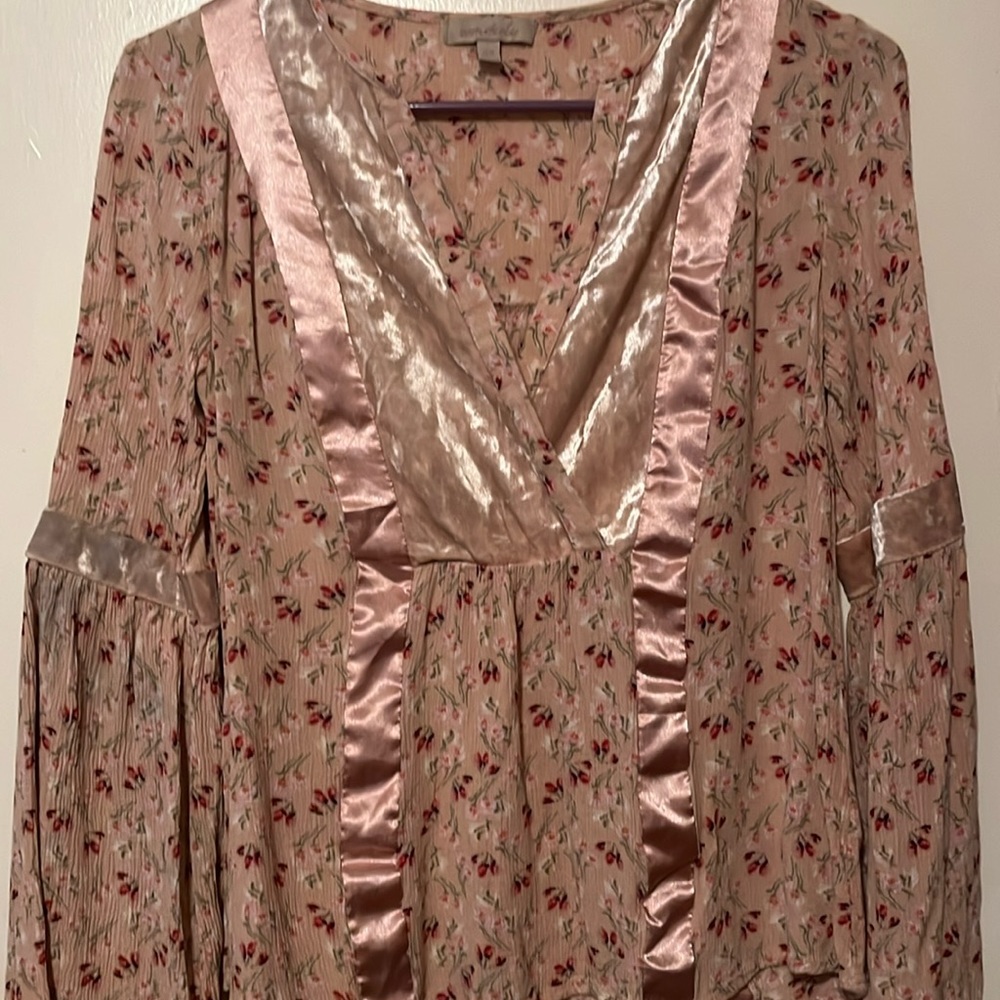 Bell sleeve top